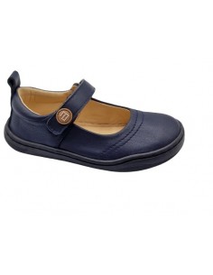 Merceditas barefoot...