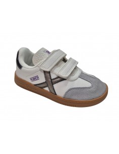 Zapatillas con velcro...
